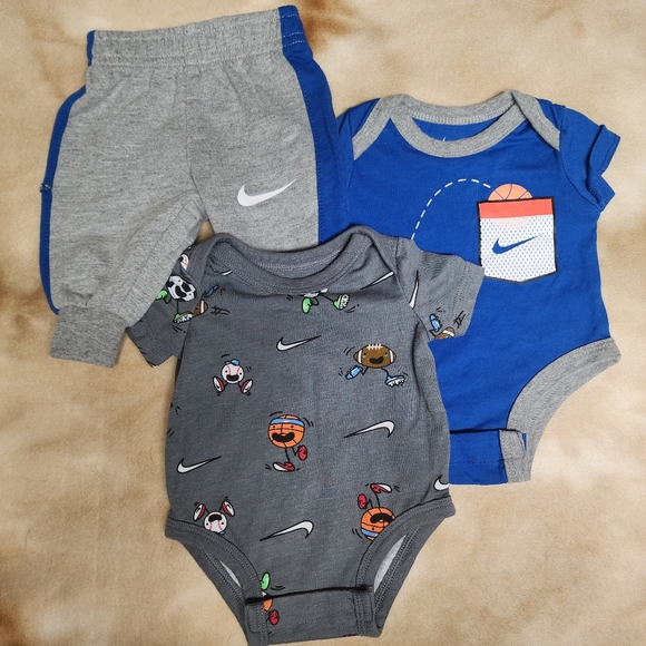 Nike Baby Boys Basketball set of Three - Picture 1 of 6